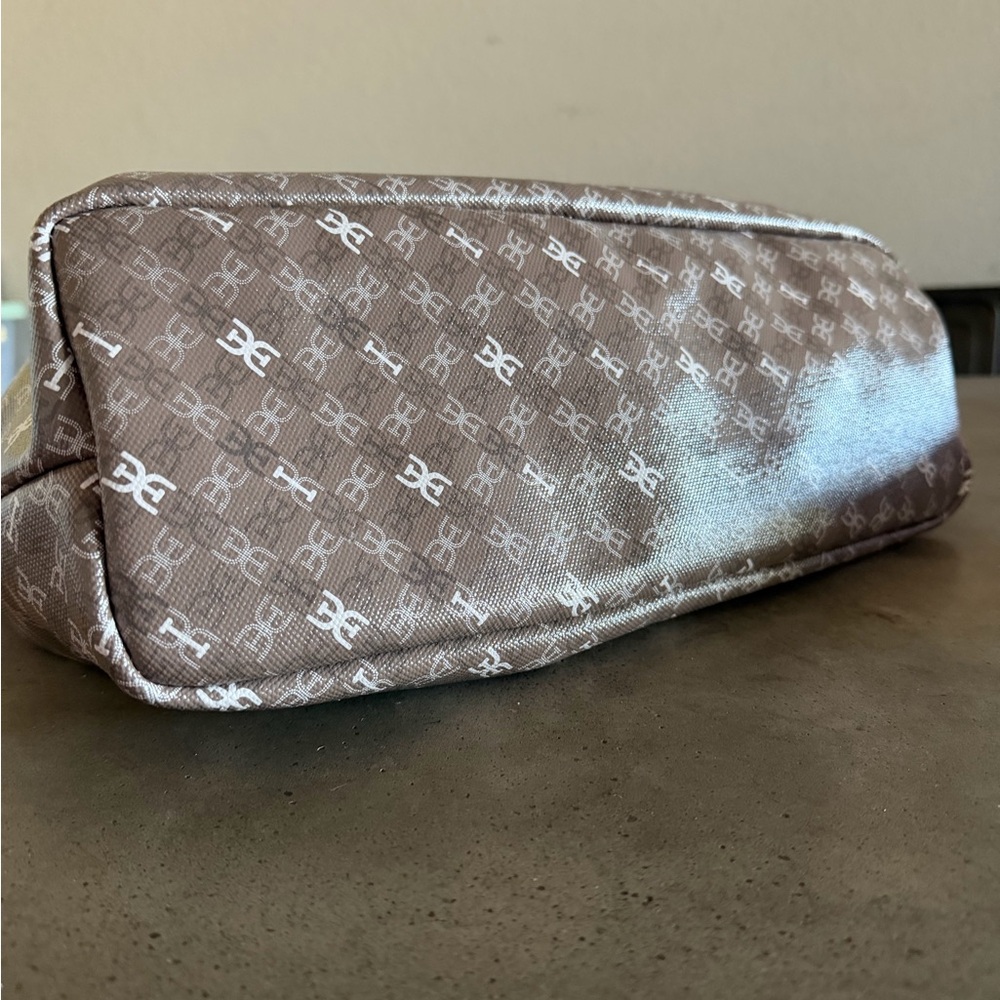 Elegant Brown Tote Bag with Pouch - Picture 4 of 5